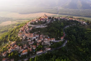 Motovun u Istri iz zraka