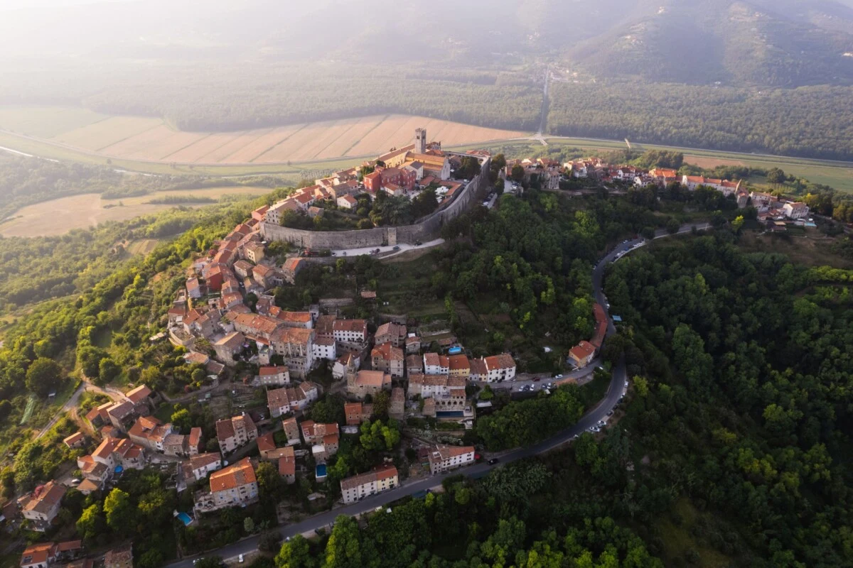 Motovun u Istri iz zraka